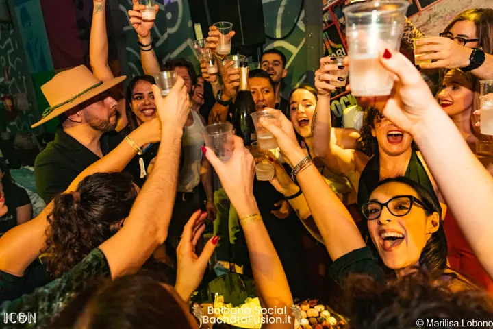 Il brindisi di fine serata alla prima edizione