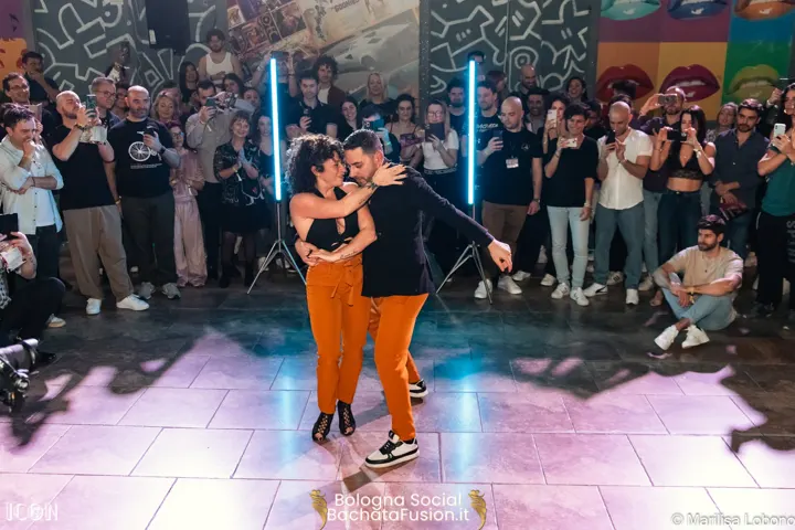 Josè y Elena al centro della pista durante lo show
