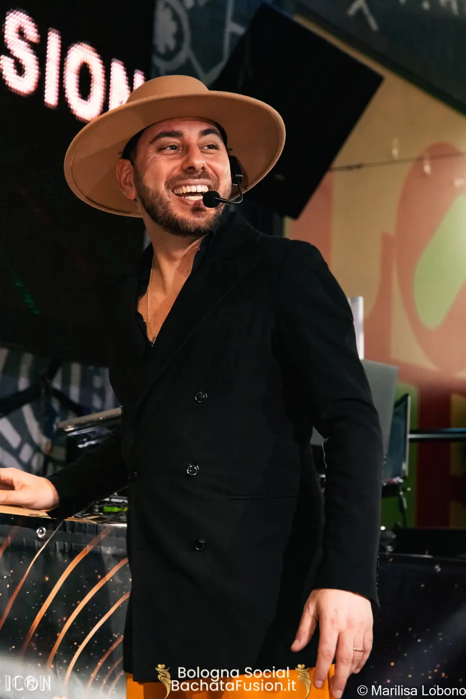 Bologna Social, prima edizione: uomo con il cappello che ride