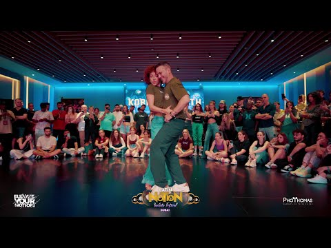 Korke y Judith ballano una bachata sensual in show del 2025
