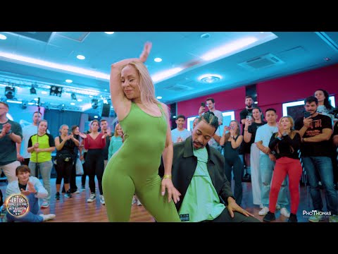 Gaby y Estefy ballano bachata dominicana in show del 2025